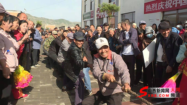 广灵县梁庄镇举行农民趣味比赛