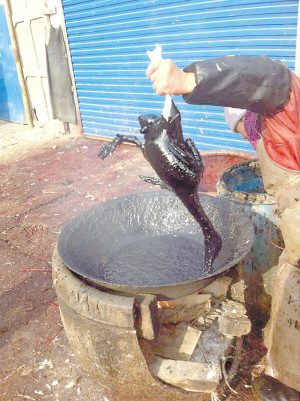 鸭头鼻孔里黑黑的是什么,能否食用?为了家人的健康,不妨看一看