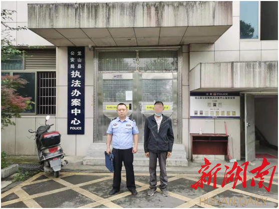 当天,龙山县公安局交警大队民,辅警在民安街道路段设卡开展突出交通