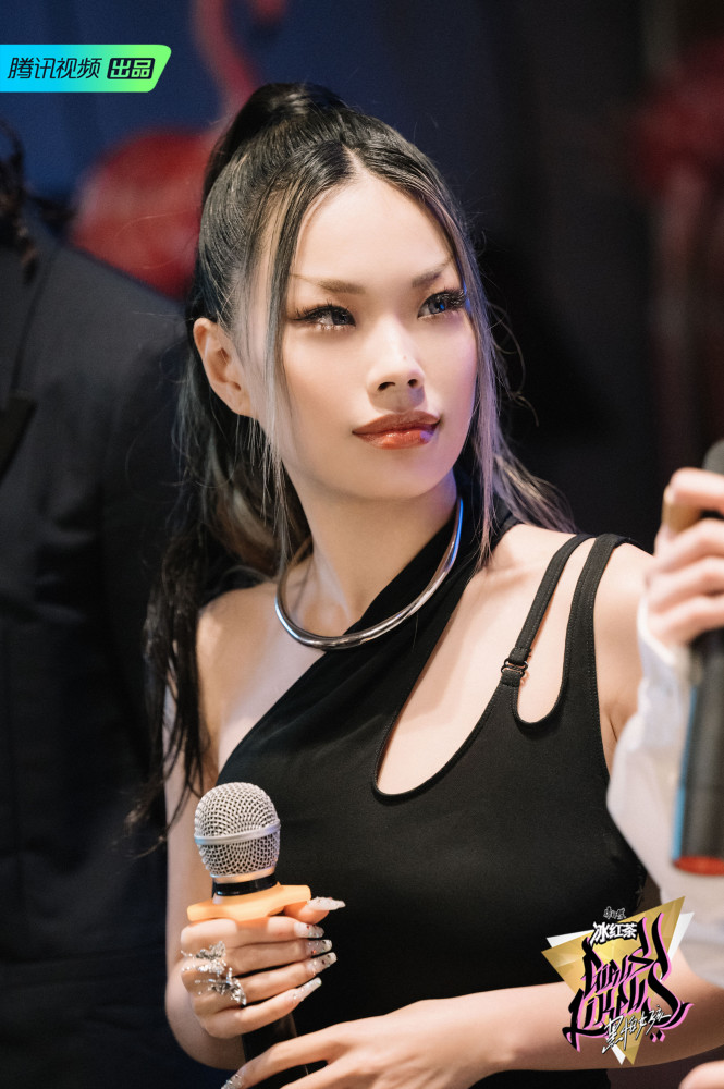 黑怕女孩举行媒体发布会节目高光片段赢得respect