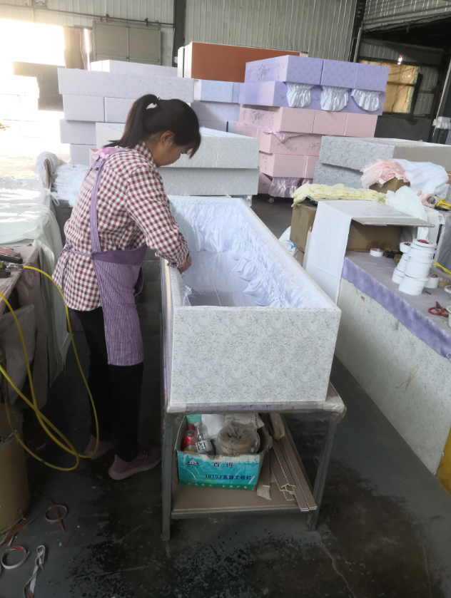 曹县让年轻人不爱北上广:二代回家接班做棺材,博士返乡创业卖汉服