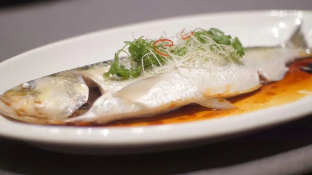 金瓶梅餐桌上的游龙戏凤