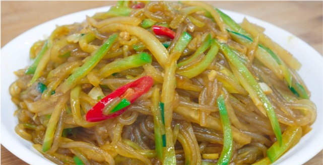 萝卜丝炒粉条好多人都做错了难怪不好吃饭店大厨教我这样做