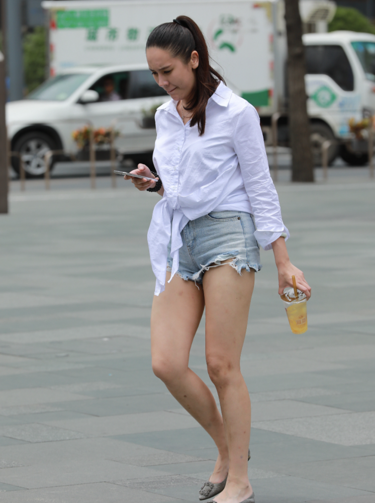 谁说50岁女人穿"短裤"不得体?跟着日本主妇这样穿,优雅显气质