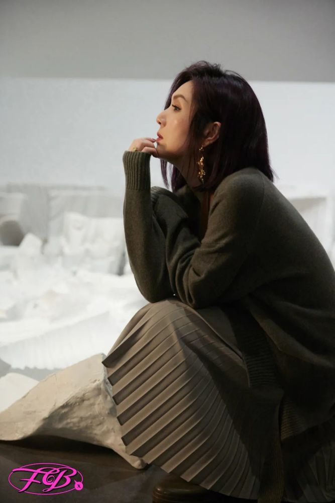 小事》到《可惜我是水瓶座》,她的歌一旦响起前奏就会知道这是杨千嬅