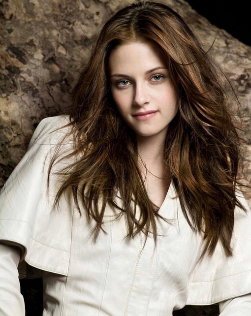 暮光之城女主斯图尔特与女友订婚网友爱不分性别祝福