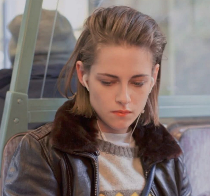 暮光之城女主斯图尔特与女友订婚网友爱不分性别祝福