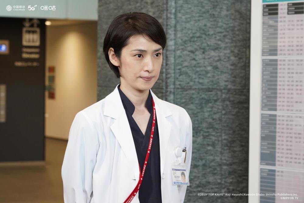 这个夏天,又一部优质日本医疗剧《顶尖手术刀——天才脑外科医生的