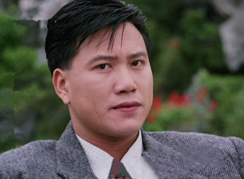 63岁万梓良聚餐太阔气!戴金链金表吃鲍参翅肚,一道菜要3888元