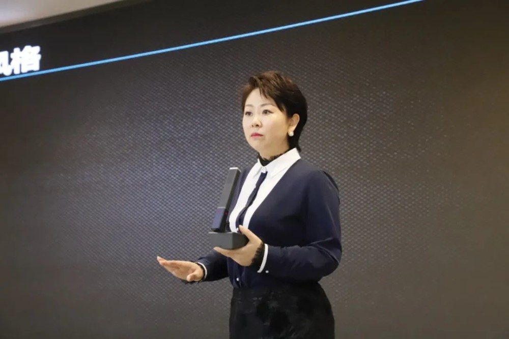 培训课上,主讲人雨晨老师凭借多年主持和培训经验,为参训人员系统