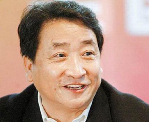 姜昆42岁女儿姜珊的照片流出简直就是姜昆的翻版