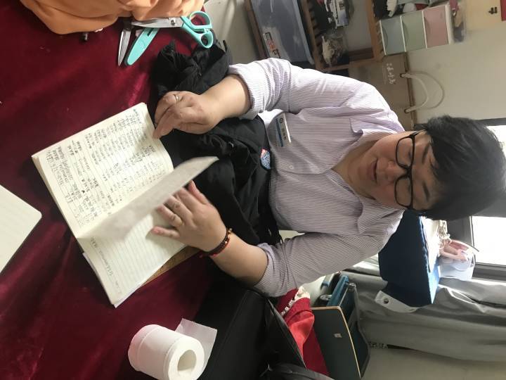顾珊君找到大四男生段熙泰的手机号码打过去"小顾啊,你的羽绒服里子