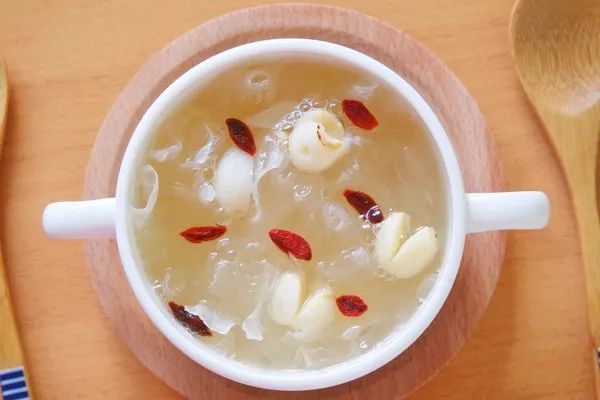 银耳莲子羹怎么做,银耳莲子羹怎么做粘稠