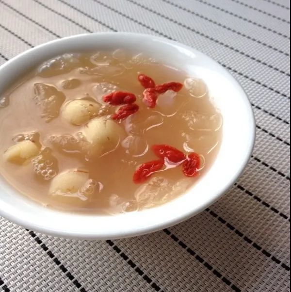 银耳莲子羹怎么做,银耳莲子羹怎么做粘稠