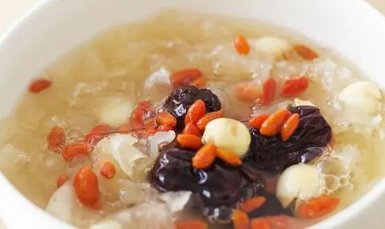 银耳莲子羹怎么做,银耳莲子羹怎么做粘稠