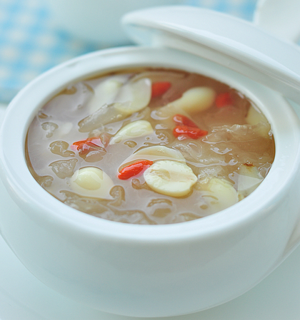 银耳莲子羹怎么做,银耳莲子羹怎么做粘稠