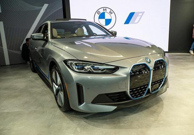 544匹马力四驱比官图更惊艳宝马全新i4实车曝光