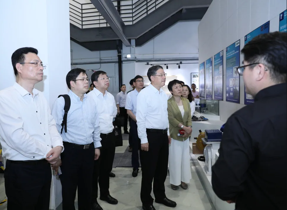 中国商飞副总经理郭博智一行考察宁波诺丁汉大学