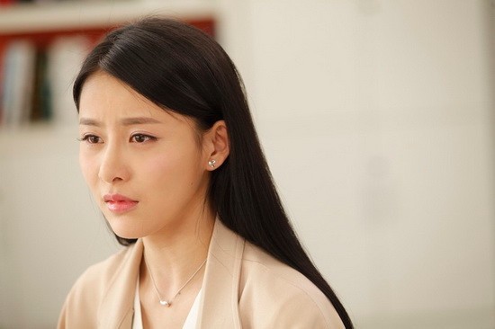 演员贾青穿短上衣热舞大力扭腰性感撩发曾与知名富二代谈恋爱