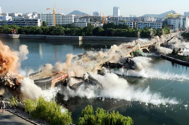 爆破,不仅没炸掉一座危桥,反而炸出一群"砖家"|简阳|炸药|沱江大桥