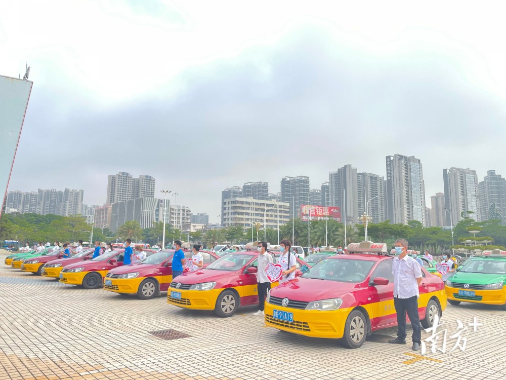 凭准考证拦车湛江200余辆出租车免费接送考生司机已全部接种新冠疫苗