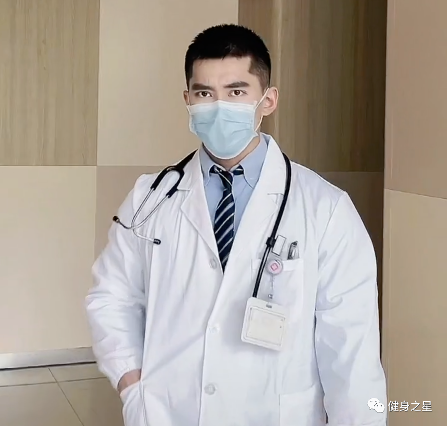 北京型男医生爆红网络肌肉巨无霸身材太可了