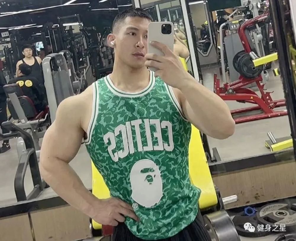 北京型男医生爆红网络肌肉巨无霸身材太可了