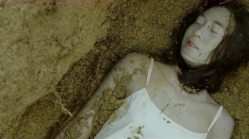 被盗墓者割醒本以宣告死亡的她奇迹般复活到底是为什么