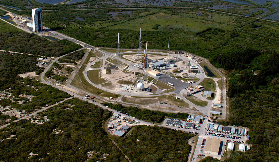 但是更偏重于丛林地形,这种迷彩服非常适合太空军的军事基地所处的