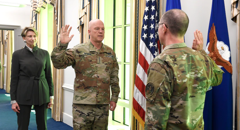 美国太空军身穿丛林迷彩与他们的作战环境吻合不用网友的设计