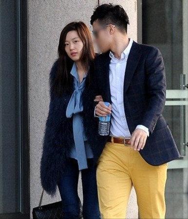 韩媒谣传女神全智贤离婚,老公却搞笑回应,趁机撒了一波狗粮