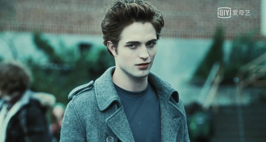 暮光之城一部让男主角疯狂吐槽的玛丽苏电影