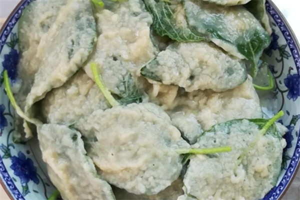 主料:面粉,菠菜,扁豆,茄子片拖叶儿是山西地区一道做起来非常省事的