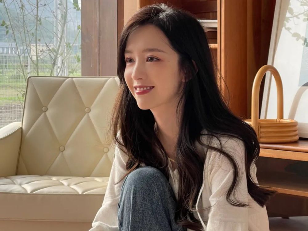 从白月光到说话不过大脑的女网红,"洛枳学姐"滤镜要彻底碎了