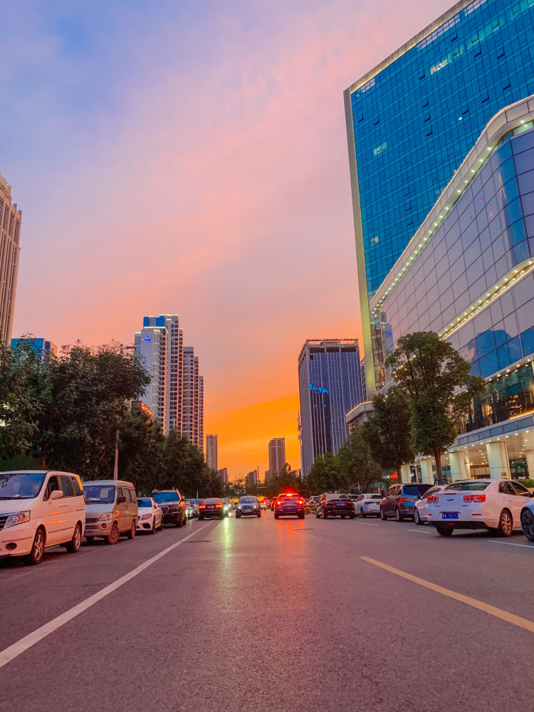 太美了快看郑州的晚霞刷屏了