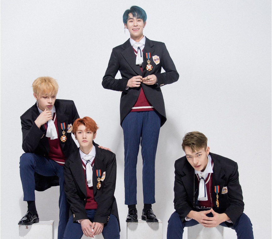 知名男团和美女深夜泡吧街头醉酒下楼险摔跤东倒西歪毫无形象