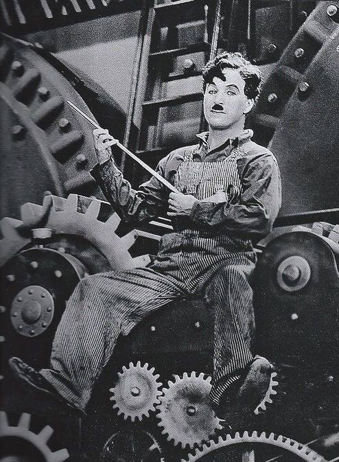 也活成了那个时代生产线上一颗只会机械劳动,没有任何感情的螺丝钉