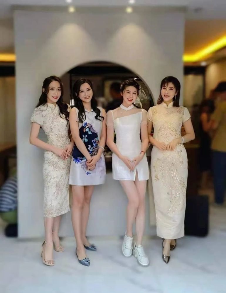 本期"姐姐的下午茶"特别篇版,十二妹和泽榆请来了频道的两大主播