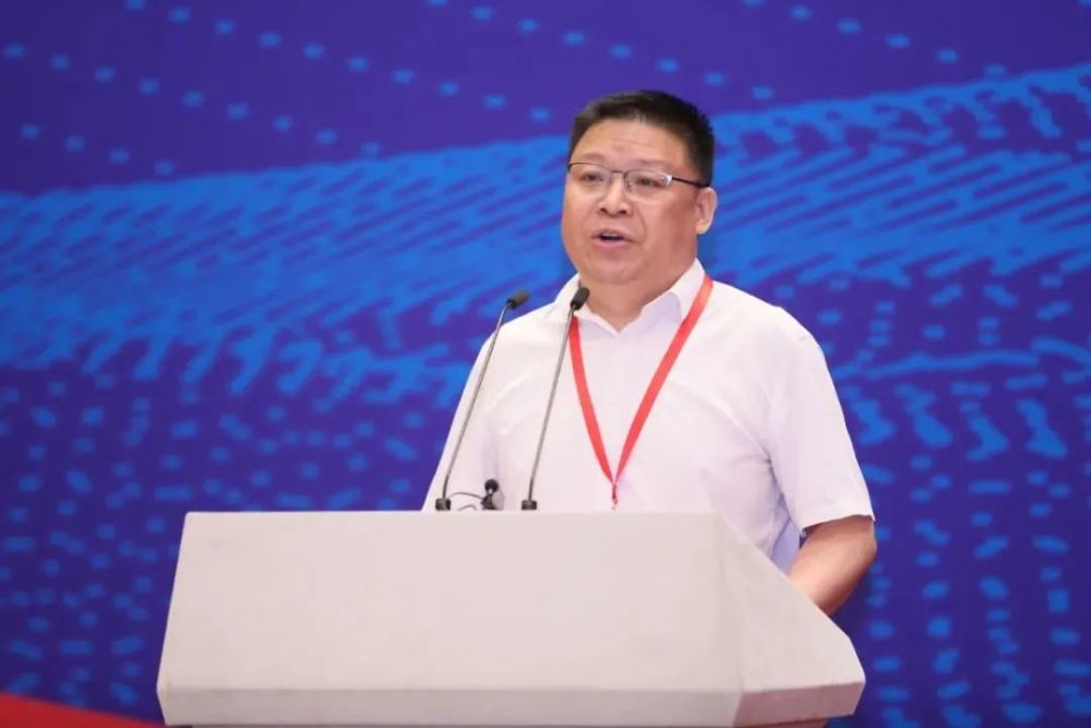 中国国际品牌战略研究中心执行主任冷柏军本届活动由大会主题报告会