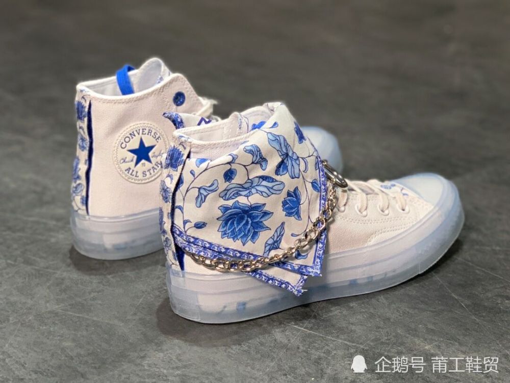 兼具颜值与脚感,匡威青花瓷联名2.0开箱测评!