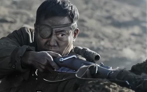 剧中的陆乘风在一次对决中被对手打伤了一只眼睛,为了保命医生不得不