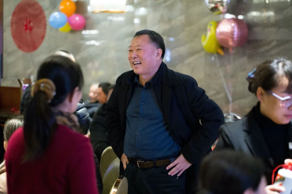 就在这一年襄大集团遭了灾祸,董事长张德武被打成了黑社会抓了起来