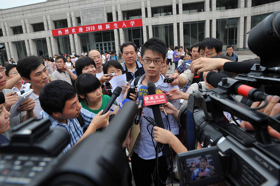 北大学生为韦神发声放过韦老师吧你们的狂欢是对他的伤害