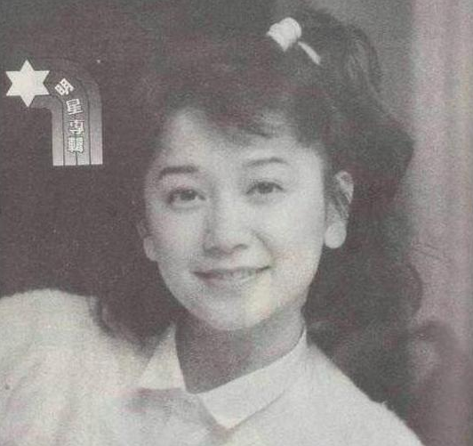 三胎妈妈傅娟为生儿子诞下三千金如今二女儿红遍娱乐圈