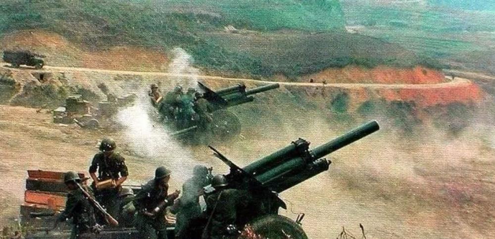 分别是:两个榴弹炮营,分别装备12门54式122毫米榴弹炮;一个火箭炮营