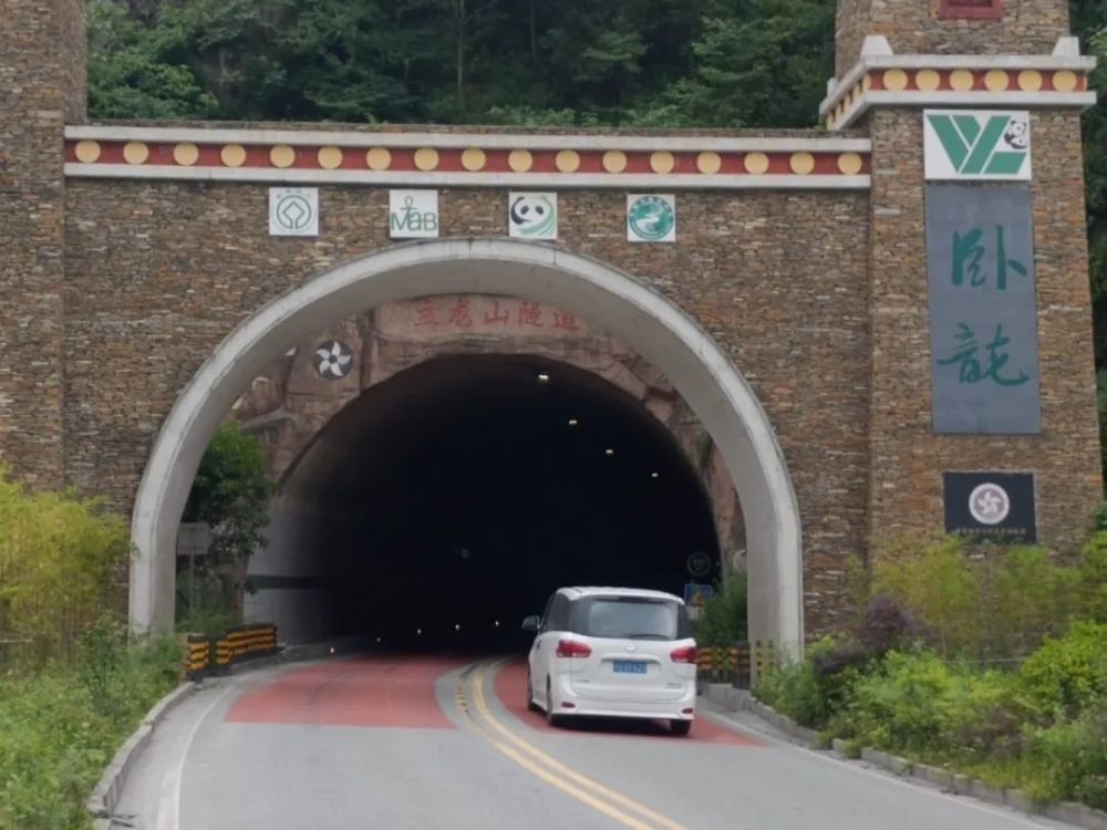 今天将穿越八条隧道,依次是南华隧道,盘龙山隧道,银厂隧道,紫荆隧道