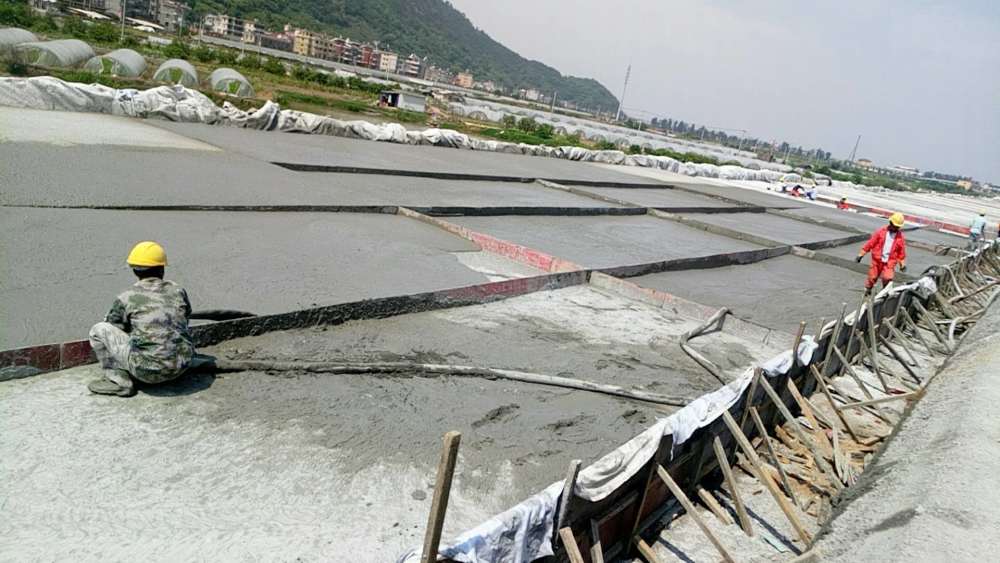 25岁小伙解决了中国一大难题,研发出超强水泥,能弹开钻地弹