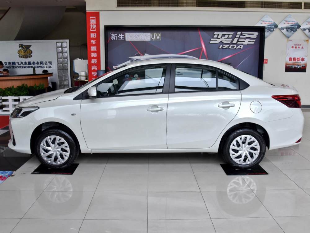 在外观上,2021款威驰家族新增珍珠白,柠檬黄颜色车身,其中柠檬黄为