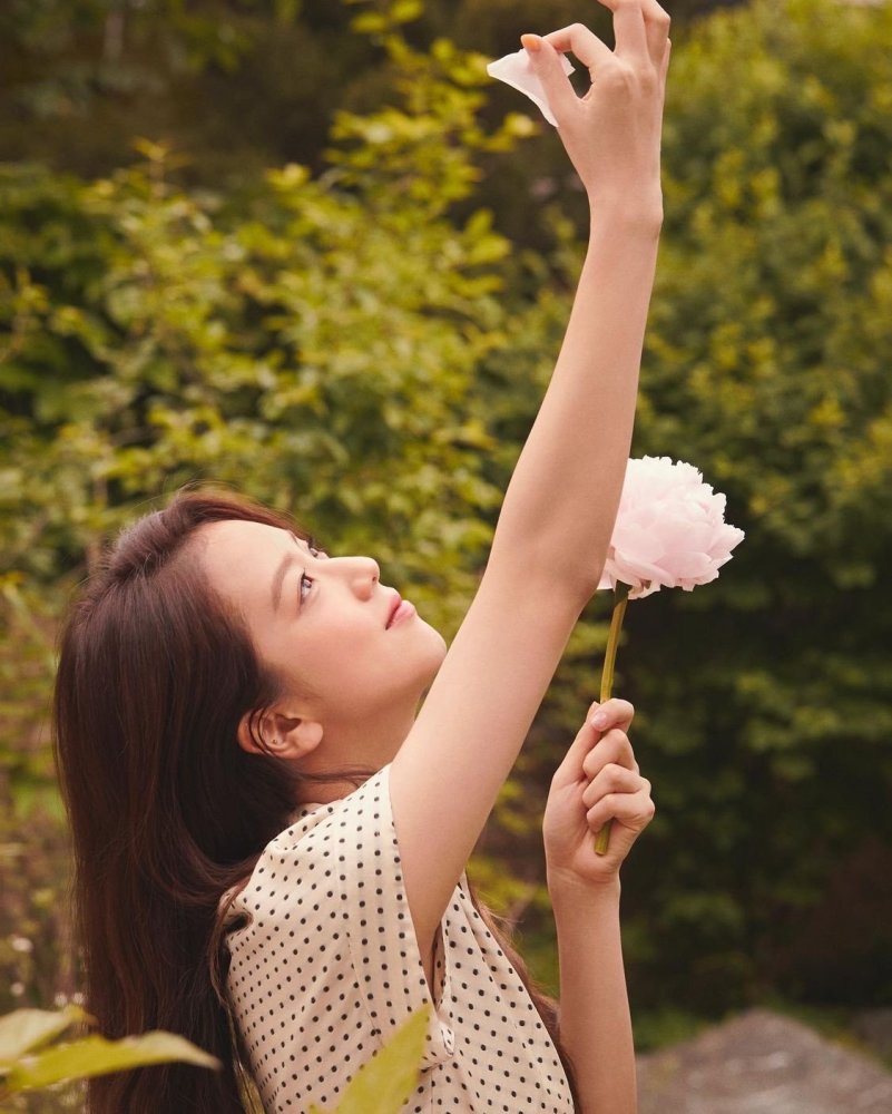 人间四月金智秀