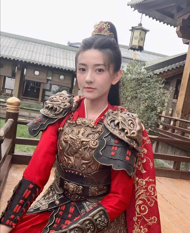 真服了梁潔不僅古裝造型可甜可酷私服穿搭更是甜美俏皮似少女